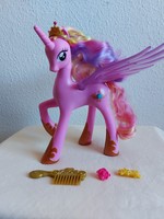 My little pony én kicsi pónim interaktív Cadence hercegnő zenél világít