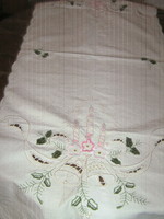 Beautiful Christmas machine-embroidered rosette tablecloth runner