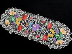 Kalocsai mintával hímzett riselt nagy terítő 64 x 23 cm