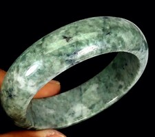 Jadeite jade bracelet from Myanmar 330 ct