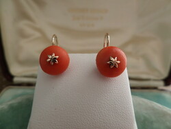 Pair of antique gold earrings with coral lenses