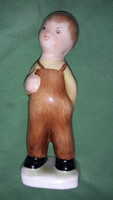 Régi Bodrogkeresztúri Kertésznadrtágos fiú mázas kerámia figura szép állapotban 13cm a képek szerint