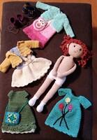 Kézműves horgolt öltöztethető baba