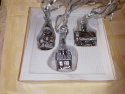 3 db csillámos ezüst színü figurás üveg karácsonyfadísz dobozában