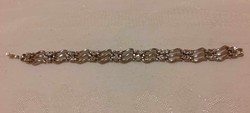 Showy, casual silver-colored bracelet decorated with polished glass
