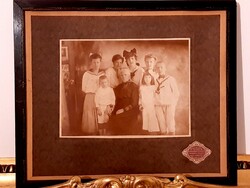 Antique family photo in wooden frame late 1800s mona lisa art and portrait painting company