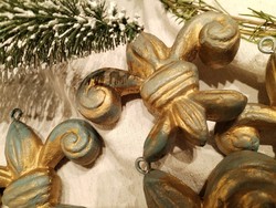 Karácsonyi dekorációs elem, függeszték - klasszikus enteriőrben