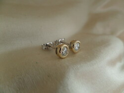 Pair of modern gold stud earrings with 0.34 Ct brilliant
