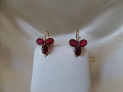 Antique gold clover earrings with a pair of red glass stones