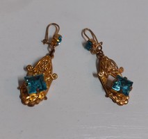Retro gold-plated filigree hook-and-loop earrings with a pendant set with a polished blue stone