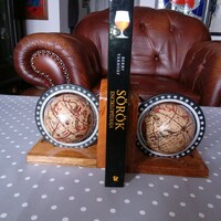 A pair of bookends