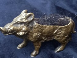 Antik tömör réz vaddisznó figurális párna tű tartó a XIX. sz-ból / vadászmintás tárgy
