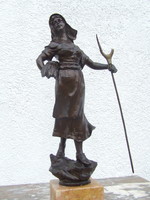 Mezei asszony szobor spiáter