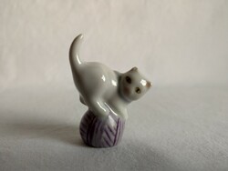Herend porcelain cat with ball. Hand painted, flawless.