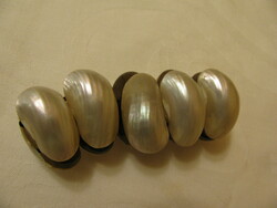 An elegant bracelet with a special shape made of mother-of-pearl shells