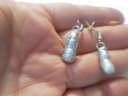 2 Biwa stud earrings with cultured pearls