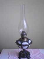 Régi különleges öntöttvas asztali petróleum lámpa