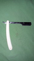 Razor with handle in perfect condition with plastic handle as shown in the pictures