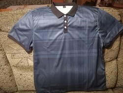 Short-sleeved collared T-shirt