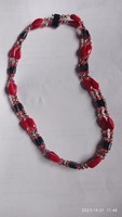 Long women's chain, jewelry strung with red and black magnetic eyes