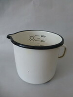 One liter old tin measure, jug, spout
