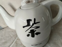 Porcelain kettle - with Asian interior