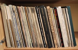 130 db komoly zenei és 3 db prózai bakelit lemez gyűjtemény