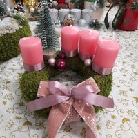 Advent wreath with pink candles and balls