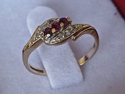 Arany gyűrű rubinnal, gyémántokkal 9k