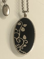 Silver necklace with indigo pattern and black enamelled pendant, marked 925 silver