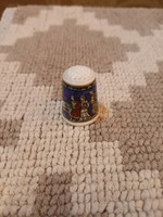 Érdekes régi wales-i porcelán gyűszű (3x2,4 cm)