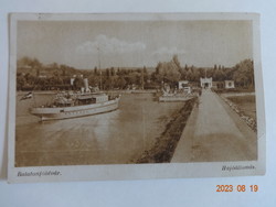Régi képeslap: Balatonföldvár, hajóállomás