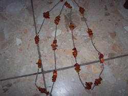 Long necklace in amber