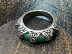 Ezüst gyűrű, smaragd ásvánnyal