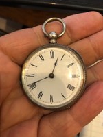 Ezüst zsebóra, XIX. századi, 5 cm-es nagyságú működő.kulcsos