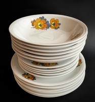 Alföldi vitrin étkészlet sárga virágos tányérsor 17 db Bella tányér