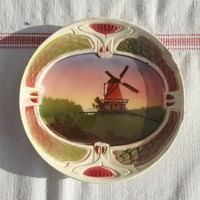 Art Nouveau majolica decorative plate from Körmöcbánya, 17.5 cm in diameter