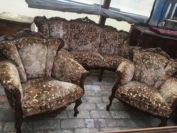 Baroque sofa set.