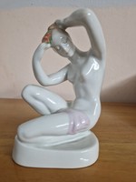 Régi Aquincumi térdelő női akt hibátlan állapotú porcelán figura