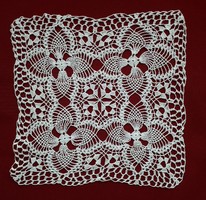Square crochet spreader