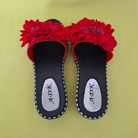 Red-black slippers
