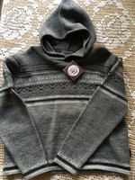 Kapucnis szürke pulóver