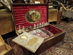 Pipere storage chest, or chest used to transport sample collection, small display case from the end of the 19th century