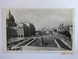 Old postcard: Budapest, Kossuth Square with the Parliament