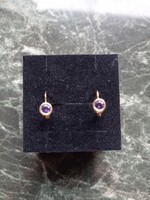 Gold earrings with amethyst stones