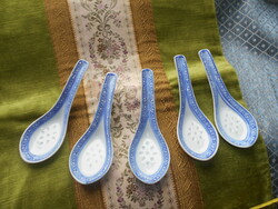 5 porcelain spoons and rice grains