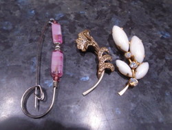Three vintage brooches are for sale together at a favorable price, as shown in the photos