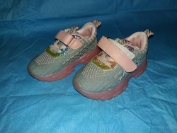Used, but in good condition, pearl canvas baby shoes, size 21, according to the pictures