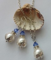 Blue set necklace+earrings with white and blue pearls