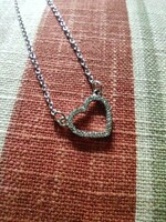 Bizhu necklace decorated with a stone heart